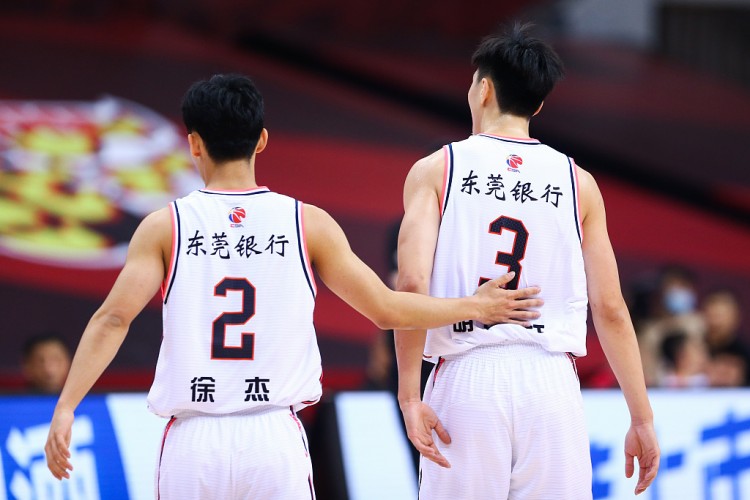  药厂新星替补双球斩旧主  