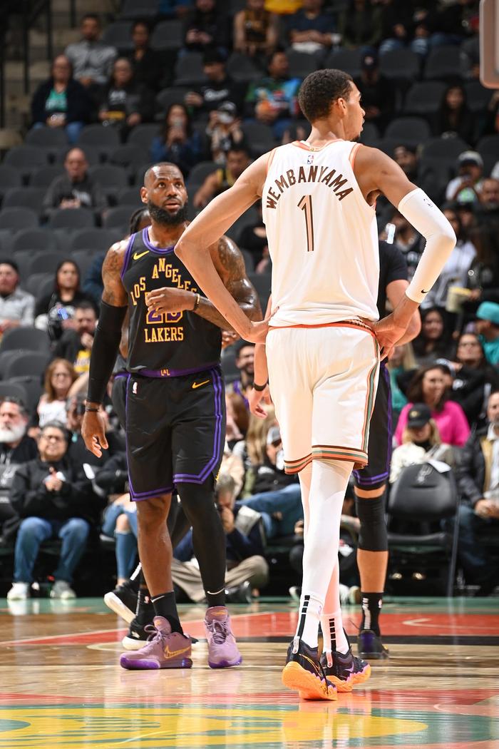  马刺文班亚马刷新最年轻三双纪录